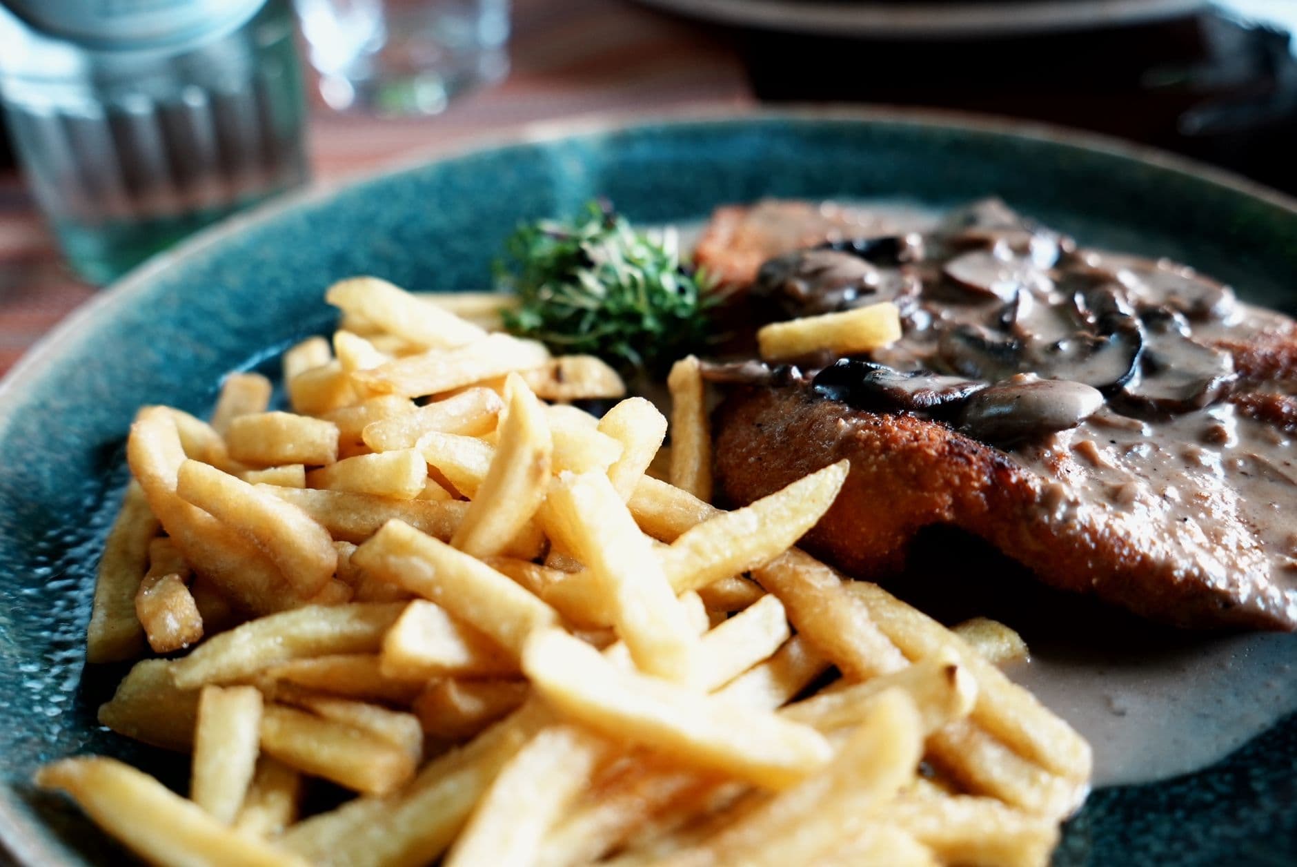 Milanesa con Papas BRASA Rotisería