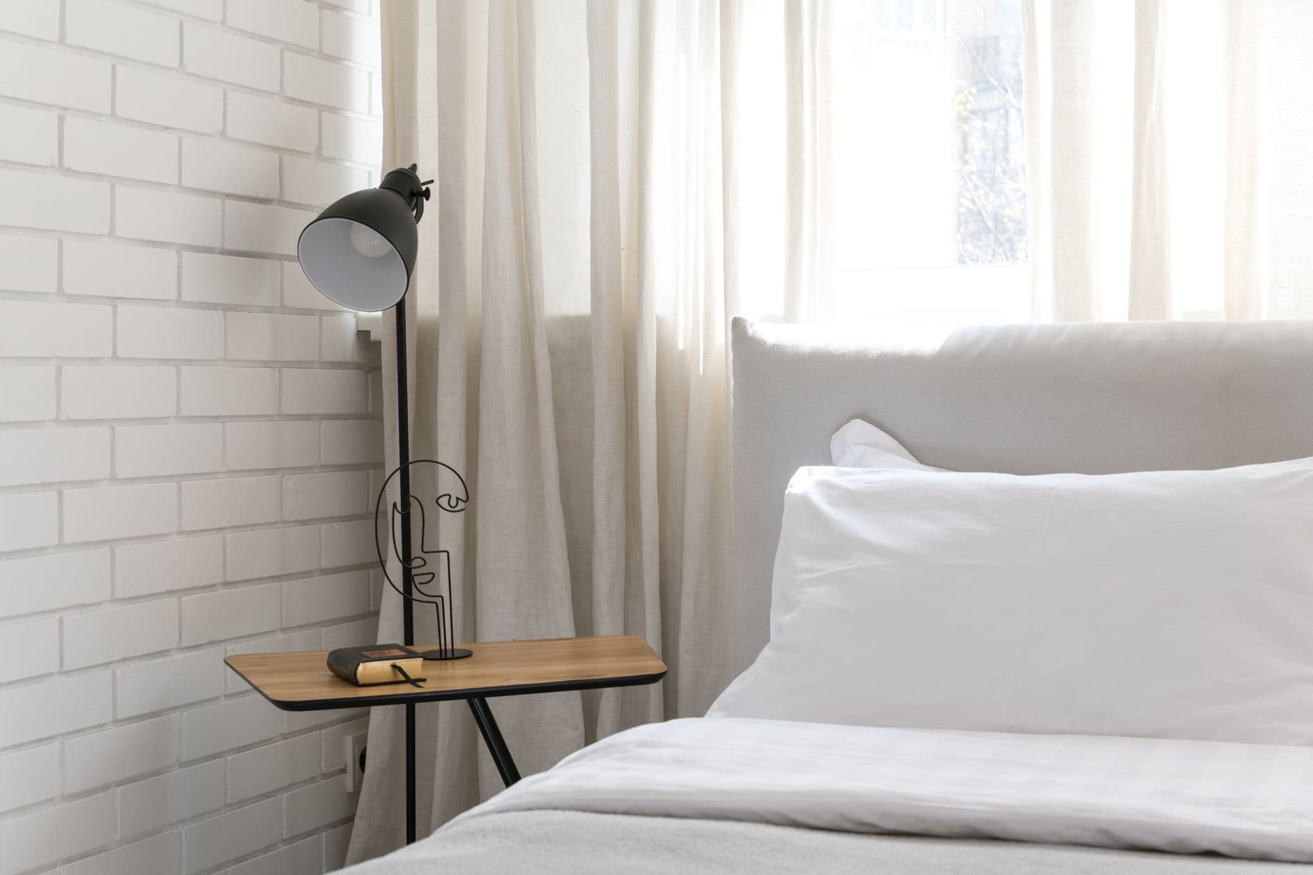 Mesa de Luz Alba Casa Nua